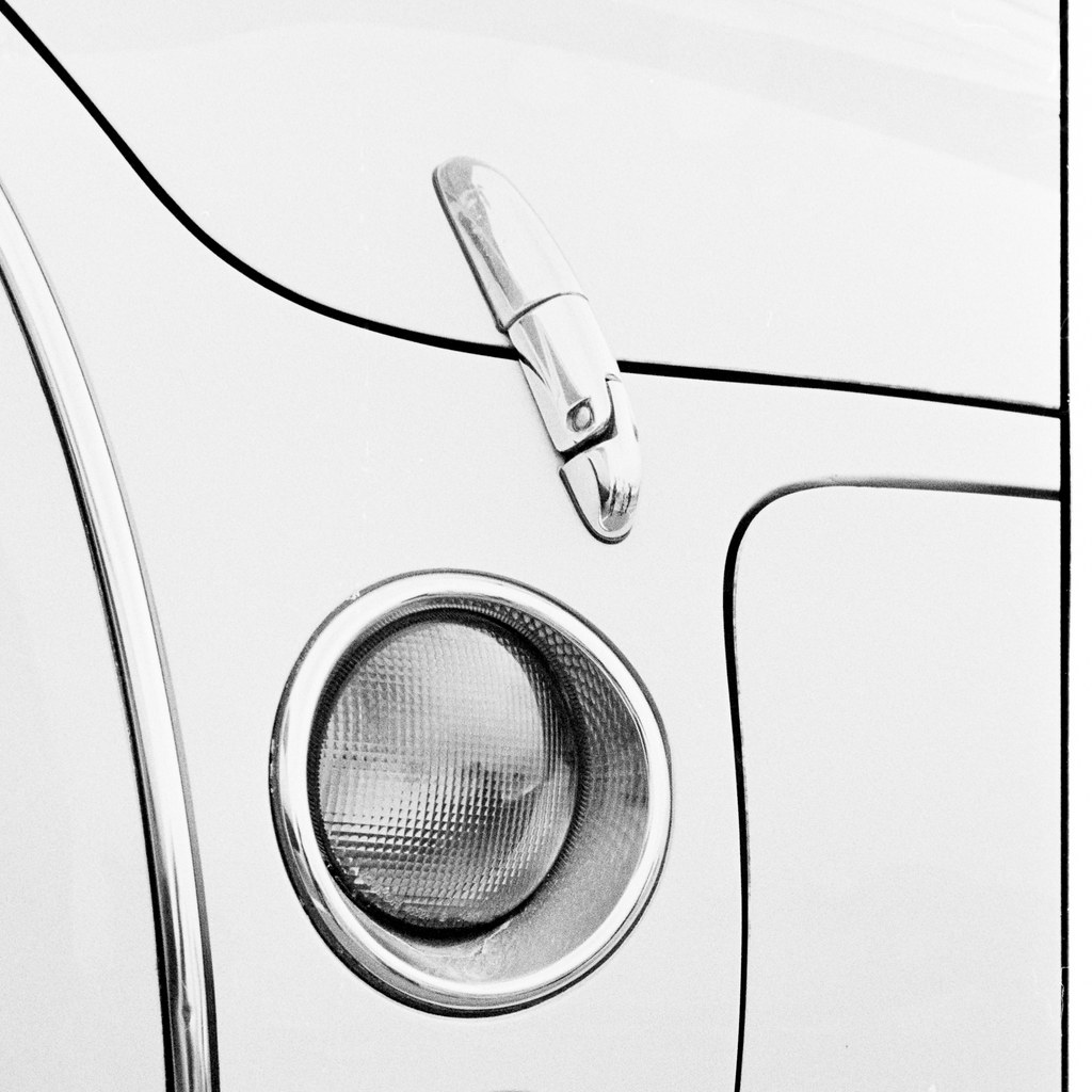 Carrosserie de voiture polie et brillante après passage chez Shop Detailing